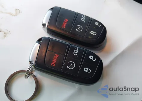 2014 Jeep Grand Cherokee Overland z USA, uszkodzony, nr VIN 1C4RJFCG5EC193882